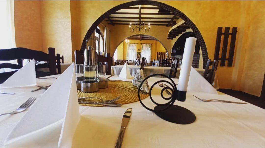 מלון בוסטאני Restaurant Casa Miorita מראה חיצוני תמונה