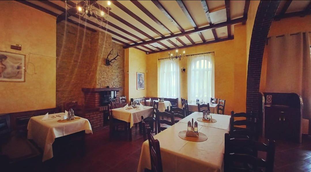 מלון בוסטאני Restaurant Casa Miorita מראה חיצוני תמונה